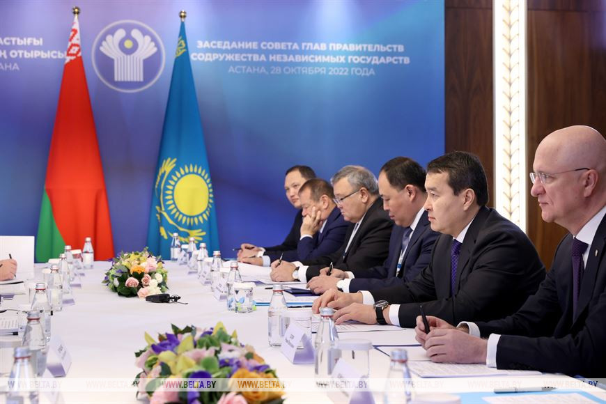 Премьер-министр Беларуси Роман Головченко с премьер-министром Казахстана Алиханом Смаиловым обсудили вопросы сотрудничества в области потребкооперации
