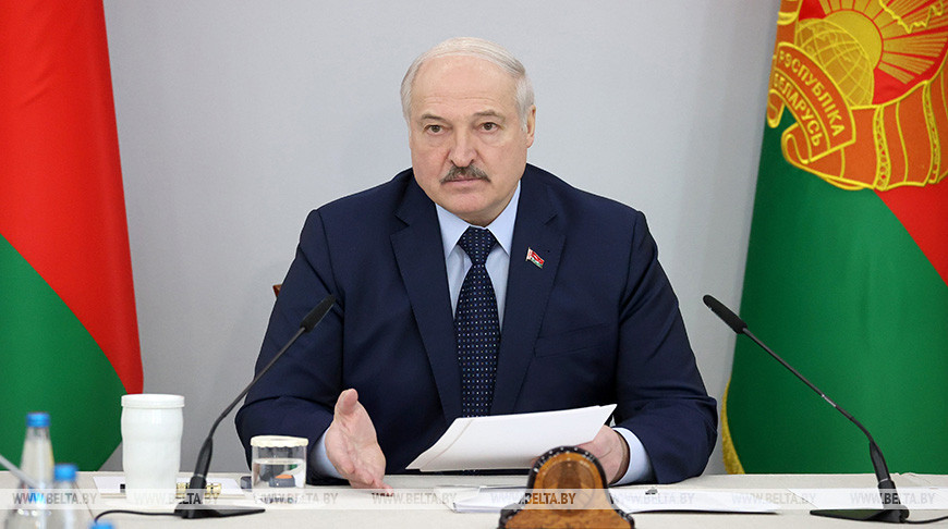 Президент Беларуси Александр Лукашенко в Глубоком собрал совещание по вопросам развития агропромышленных объединений Витебской области