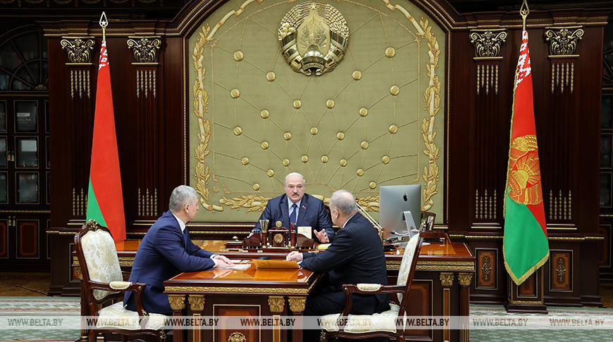 А.Лукашенко принял с докладом председателя правления Нацбанка Павла Каллаура и помощника Президента по вопроса развития финансово-кредитной системы Валерия Бельского