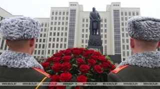 Лукашэнка: ідэалы Вялікага Кастрычніка па-ранейшаму актуальныя і значныя