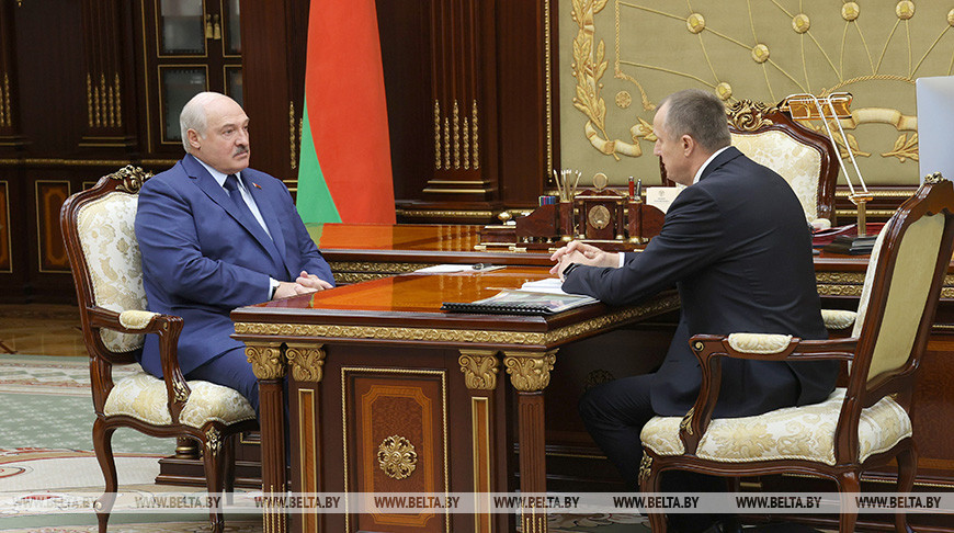 Президент принял с докладом председателя Могилевского облисполкома Анатолия Исаченко