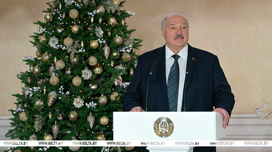 Lukashenko calls on youth to focus on concrete deeds