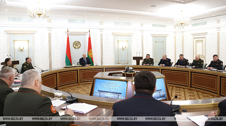 "Хочешь мира - готовься к войне". Лукашенко ответил на кривотолки о военных маневрах в Беларуси