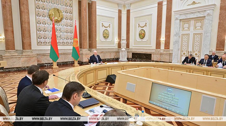 Lukashenko explains essence of Belarusian multipolarity, comments on relations with Russia