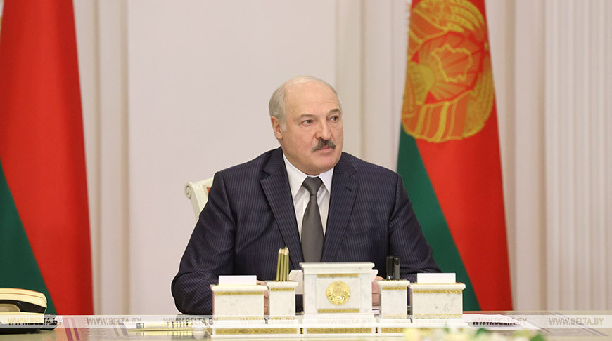 "Нам нужны действительно государственные люди" - у Лукашенко вновь обсудили законодательство о госслужбе