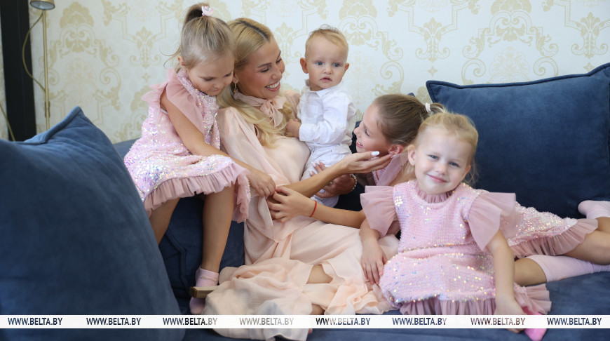 Lukashenko sends Mother's Day greetings to Belarusians