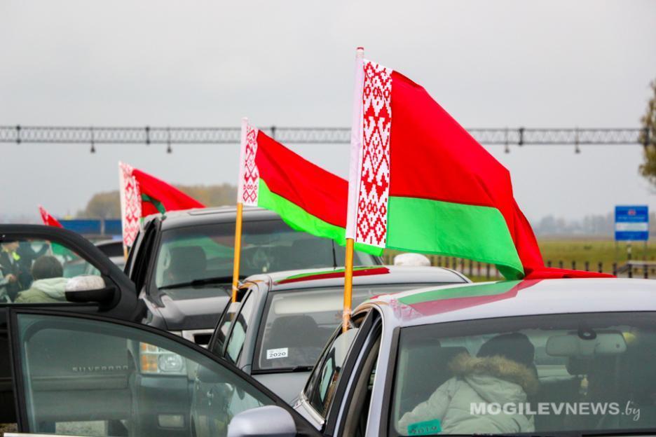 Республиканский автопробег "Символ единства" проходит по всем регионам страны. Осиповичский район примет автопробег 10 сентября на Мемориальном комплексе "Аллея Героев" 
