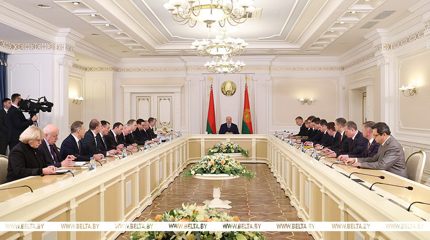   Где и как в Беларуси будут учить профессиям будущего? Вопрос стал темой совещания у Александра Лукашенко