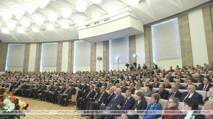 Лукашенко обращает внимание ученых на важность обеспечения гуманитарной безопасности государства