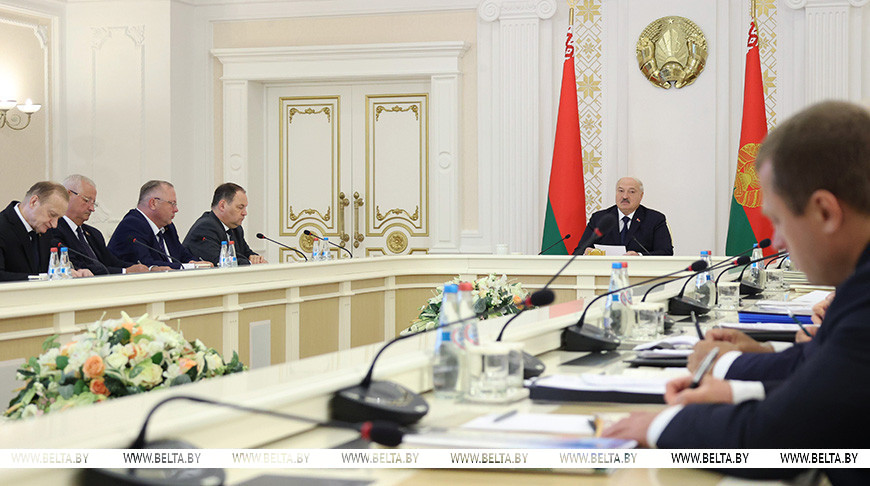 Lukashenko sees scientists as state-minded people