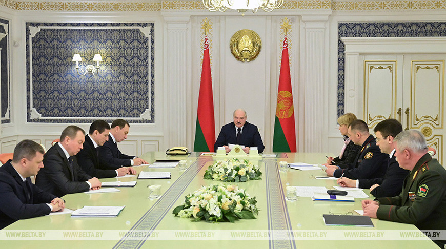 Lukashenko holds meeting to discuss preparedness for introduction of biometric documents in Belarus