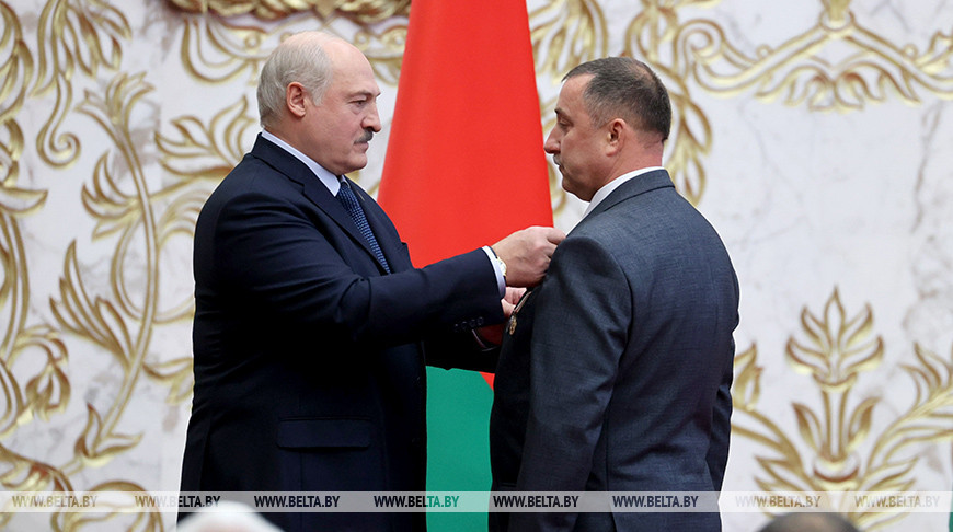 "Родная земля в надёжных руках". Лукашенко вручил награды труженикам АПК