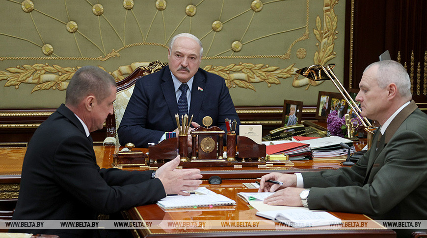 "Важнейший ресурс государства". Лукашенко принял с докладом руководителя общества охотников и рыболовов