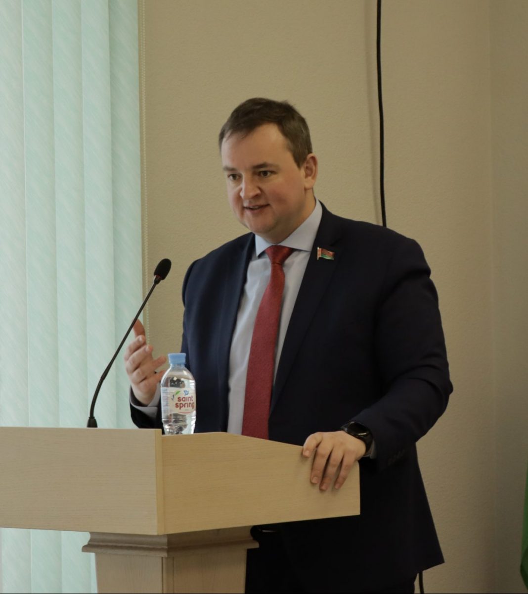 Член Совета Республики Национального Собрания Республики Беларусь Сергей Анюховский сегодня провел встречи в трудовых коллективах района в рамках Единого дня информирования