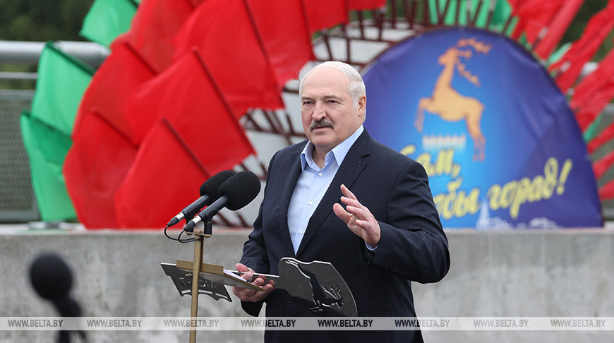 Александр Лукашенко открыл новый мост через Неман
