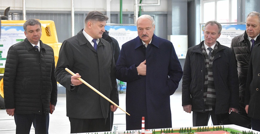 "Молодцы! Вам большое спасибо!" - Лукашенко поблагодарил за новый завод в Светлогорске и ориентировал на перспективу