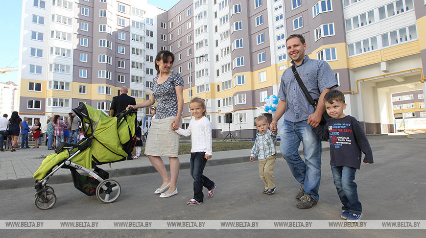 В Беларуси за 2021 год 11,5 тысяч многодетных семей обеспечены жильём