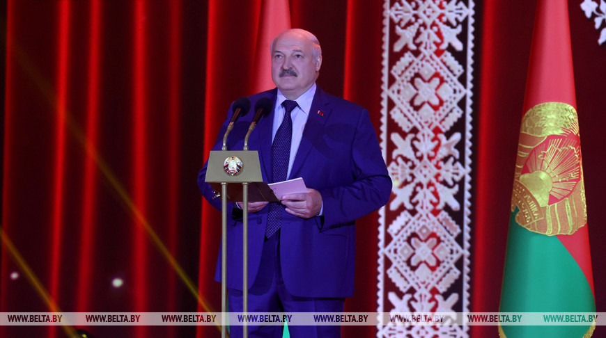 Лукашенко поблагодарил деятелей культуры: спасибо всем, кто остался в Беларуси в эти бурные годы