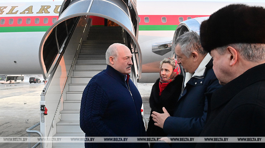 Александр Лукашенко прибыл в Санкт-Петербург  для участия в неформальной встрече глав-участников СНГ. На 29 декабря запланирована встреча А.Лукашенко с В.Путиным