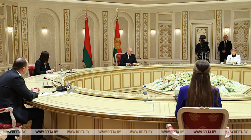 Lukashenko calls to form united front against color revolutions