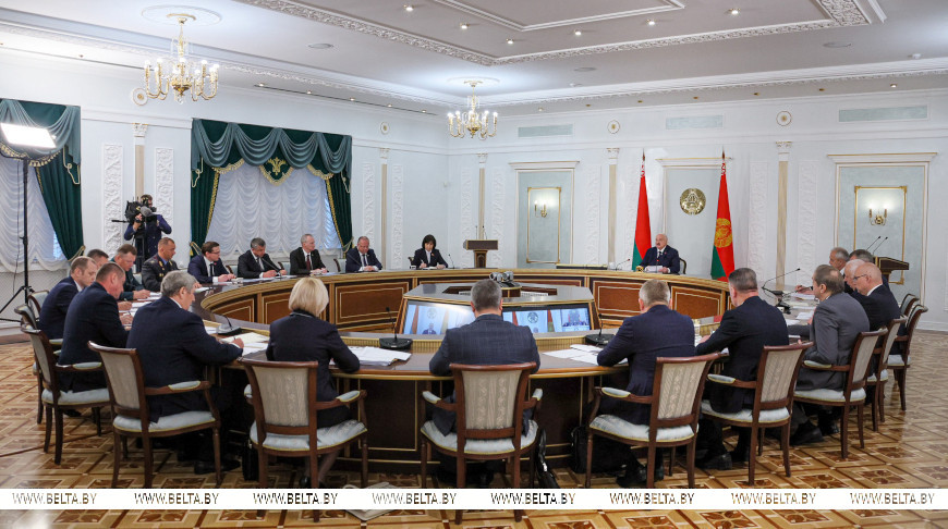 "Нельзя, чтобы уборочная проходила в небрежном режиме". Вот какие вопросы обозначил перед аграриями Лукашенко