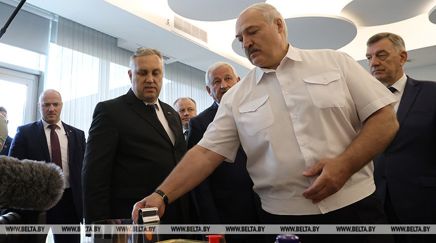 Lukashenko inspecting Miory Rolling Mill