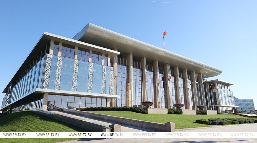 Belarus president commends outstanding university professors, students