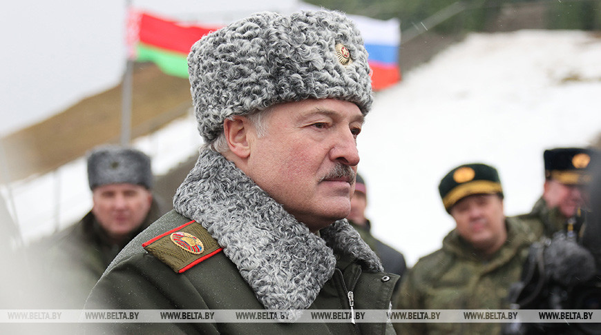 Президент Беларуси А.Г.Лукашенко ознакомился с ходом белорусско-российского учения "Союзная решимость-2022" на полигоне "Осиповичский"
