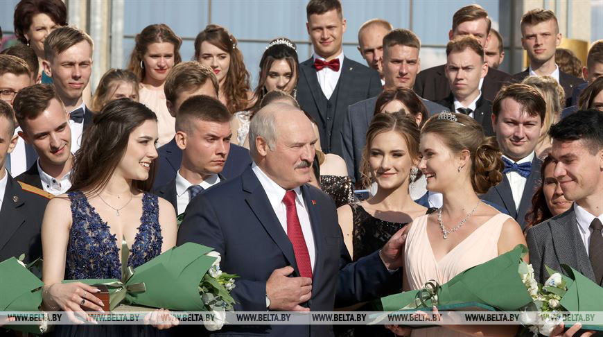 Президент Беларуси А.Лукашенко принял участие в открытии  республиканского бала выпускников учреждений высшего образования