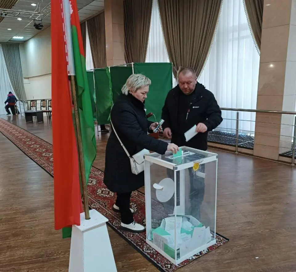 Урачыстая атмасфера пануе зараз на Цэнтральным участку для галасавання № 11