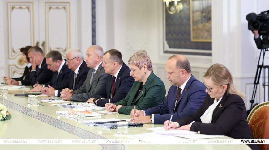 Belarusian state-run retail chain criticized for closing rural shops, high executive wages