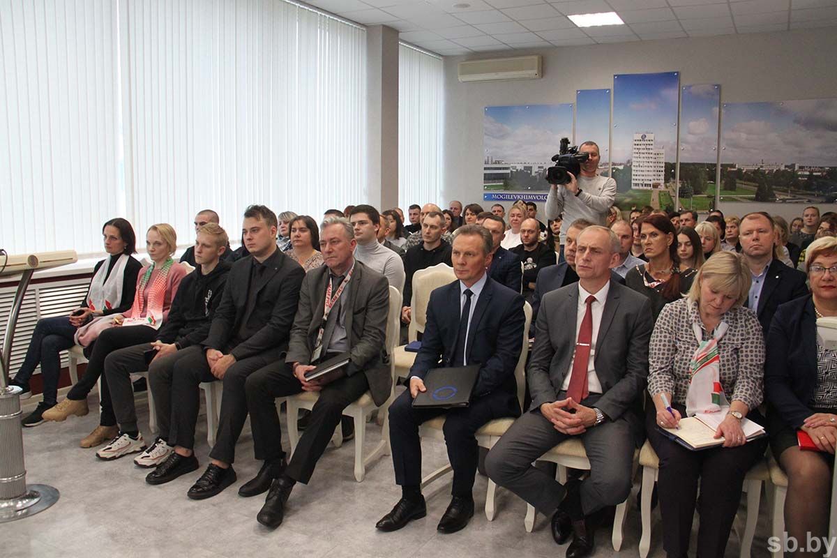 Каждый патриот может быть услышанным: на ОАО "Могилевхимволокно" прошло обсуждение законопроекта о ВНС