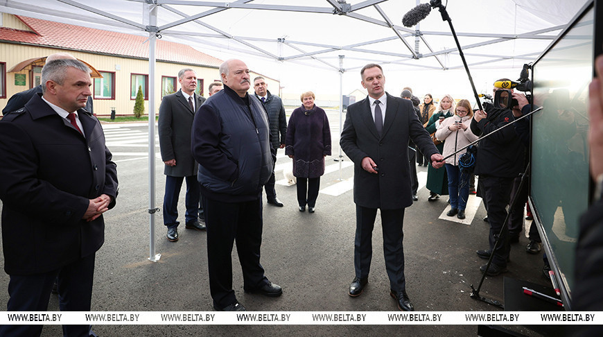 Lukashenko: Bridges and roads are top priority for the state