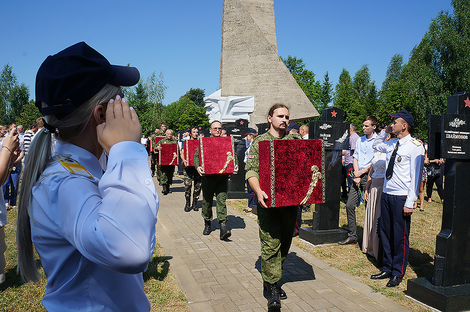 21 июня в д.Гаи Могилевского района состоялась торжественная церемония перезахоронения останков защитников Отечества
