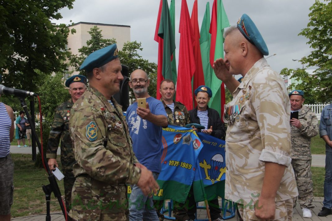 Сегодня в Осиповичах отпраздновали День десантников и сил специальных операций