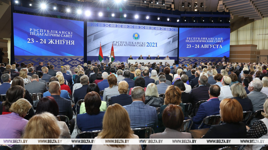 А.Г.Лукашенко принимает участие в Республиканском педсовете