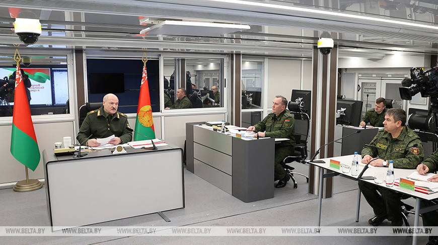 В Лунинецком районе Президент провел совещание по укреплению военной безопасности Беларуси