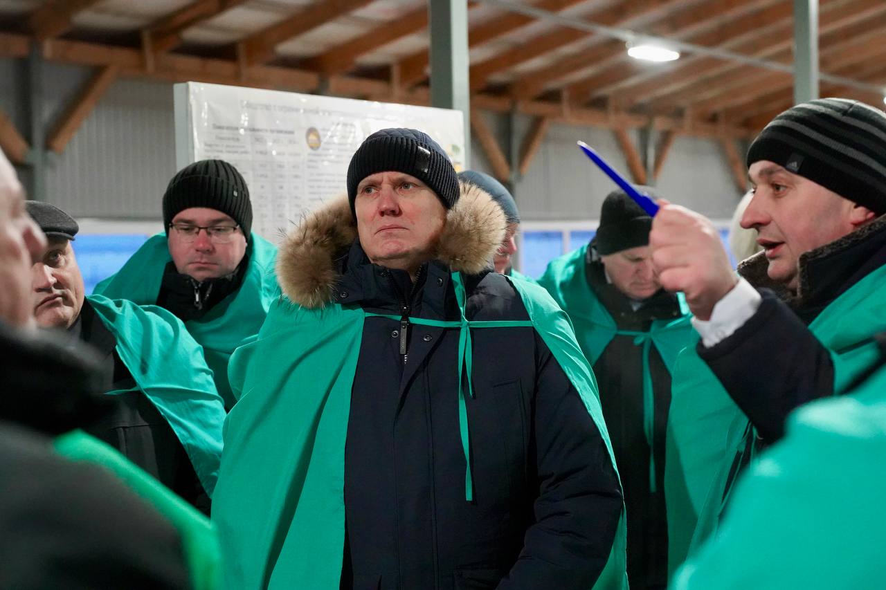 Анатолий Исаченко оценил ход строительства профилактория для молодняка КРС в Дрибинском районе