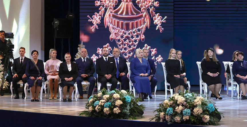 Лукашенко призвал беречь чистоту родного языка и не впускать в свой дом чужеродные традиции