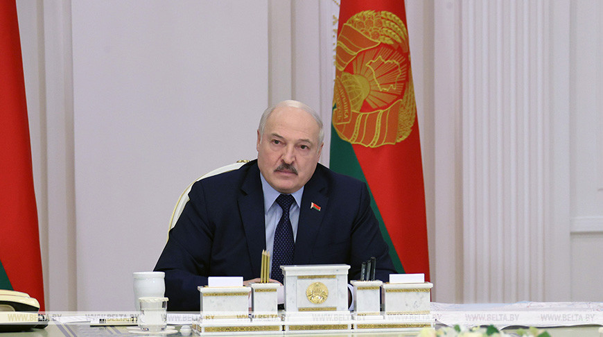 Лукашенко о ситуации в Украине: надо искать пути по недопущению кровопролития и массовой бойни