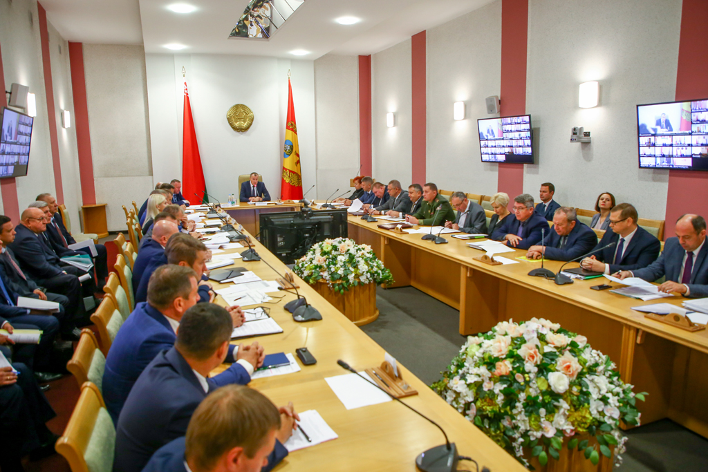Вопросы готовности организаций к предстоящему отопительному сезону и хода проектирования жилых домов обсудили на заседании облисполкома