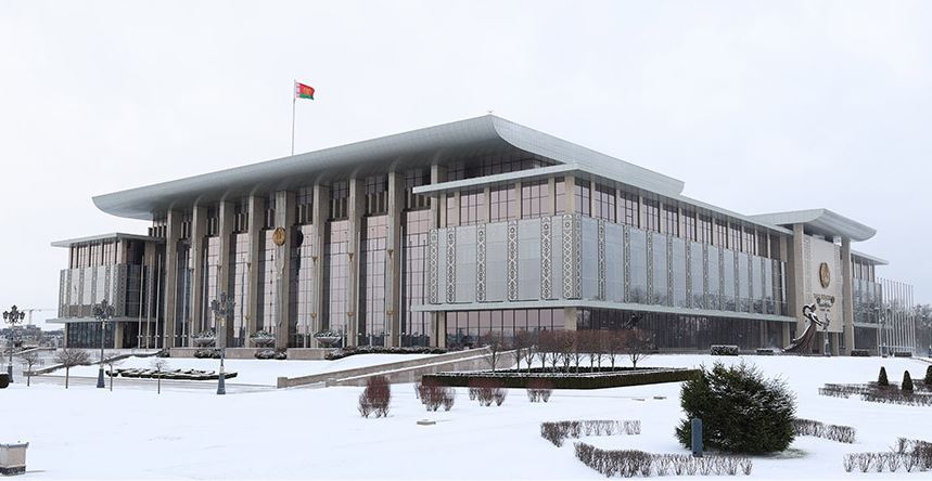 В Беларуси учрежден нагрудный знак государственного гражданского служащего