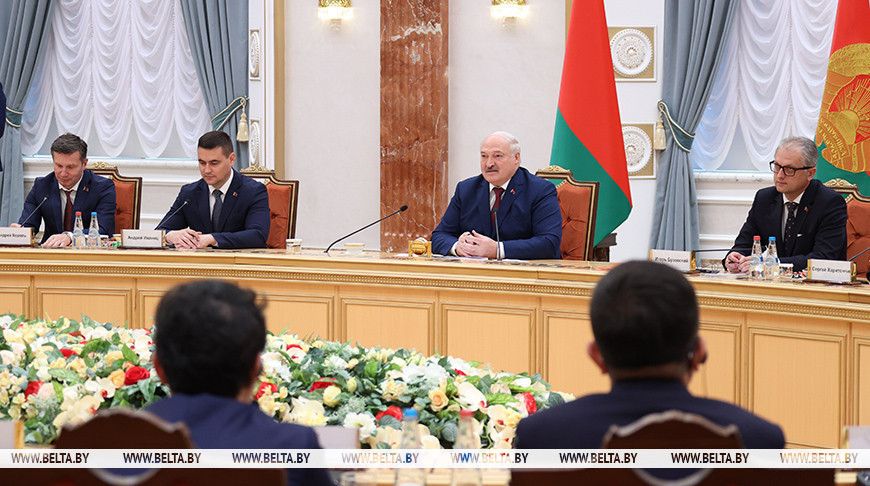 Lukashenko invites China to step up cooperation in education, science