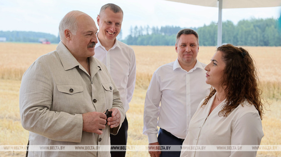 Александр Лукашенко с рабочим визитом посетил агрокомбинат «Заря»