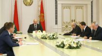 "Без бюрократии и крючкотворства" - Лукашенко поручил решить проблемы с передачей предприятий в доверительное управление