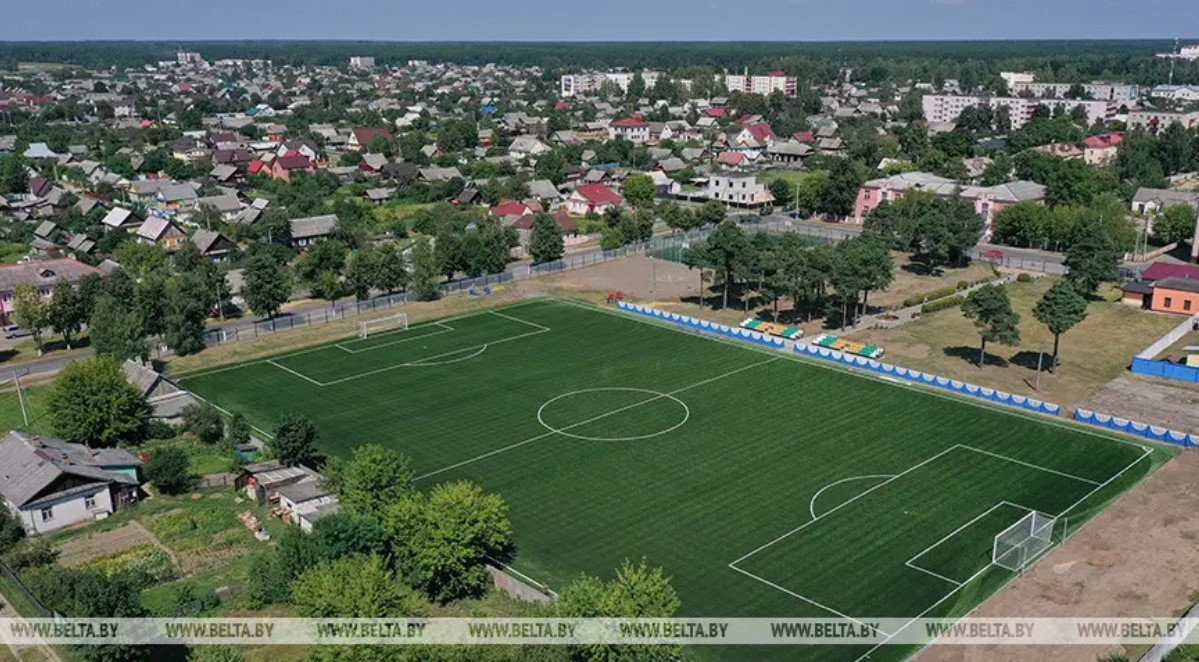 На стадионе “Локомотив” в Осиповичах ведутся работы по модернизации и благоустройству