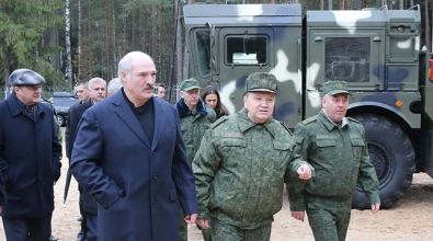 Лукашенко: Беларусь в военной сфере будет и впредь придерживаться только оборонительной стратегии