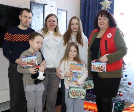 В Осиповичской районной организации Белорусского Красного Креста сообщили, что в ходе благотворительной кампании «Ёлка желаний» новогодние подарки и сюрпризы получили 103 ребенка