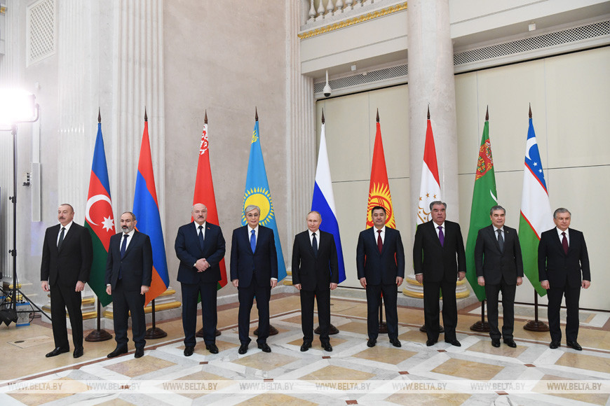 Lukashenko attends informal CIS summit in St Petersburg