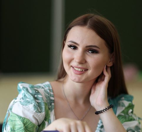 A young rural teacher told about her love for students, english, music and bodybuilding